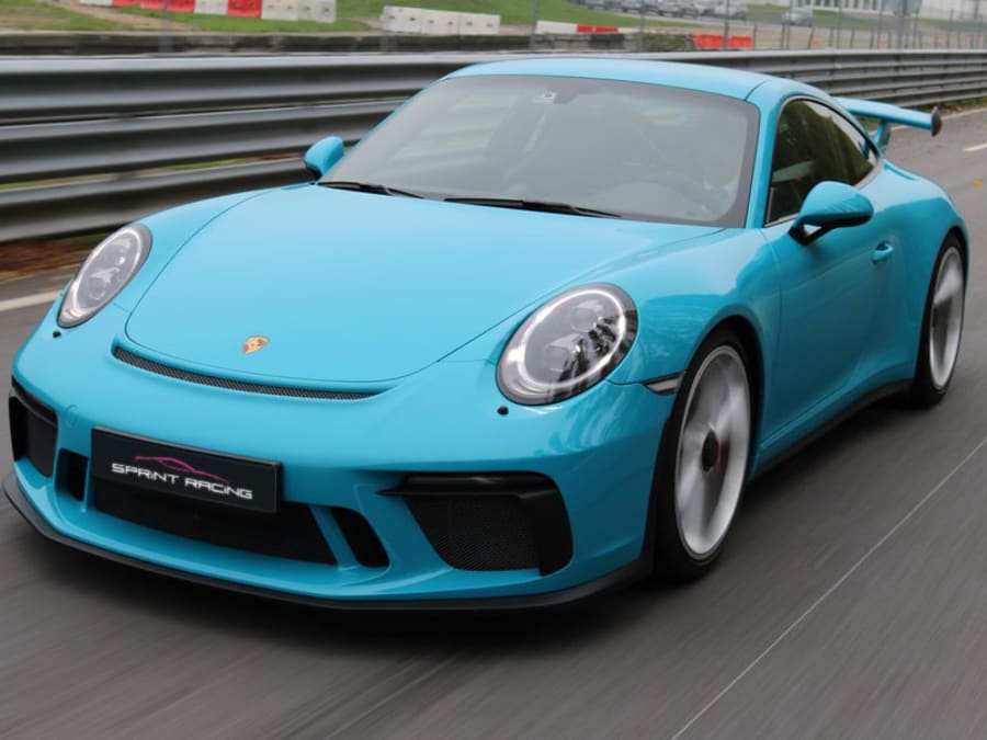 photo d'une porsche bleue