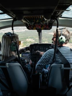 s'asseoir à côté du pilote hélicoptère