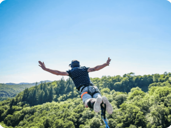 Saut à l’élastique d’un viaduc